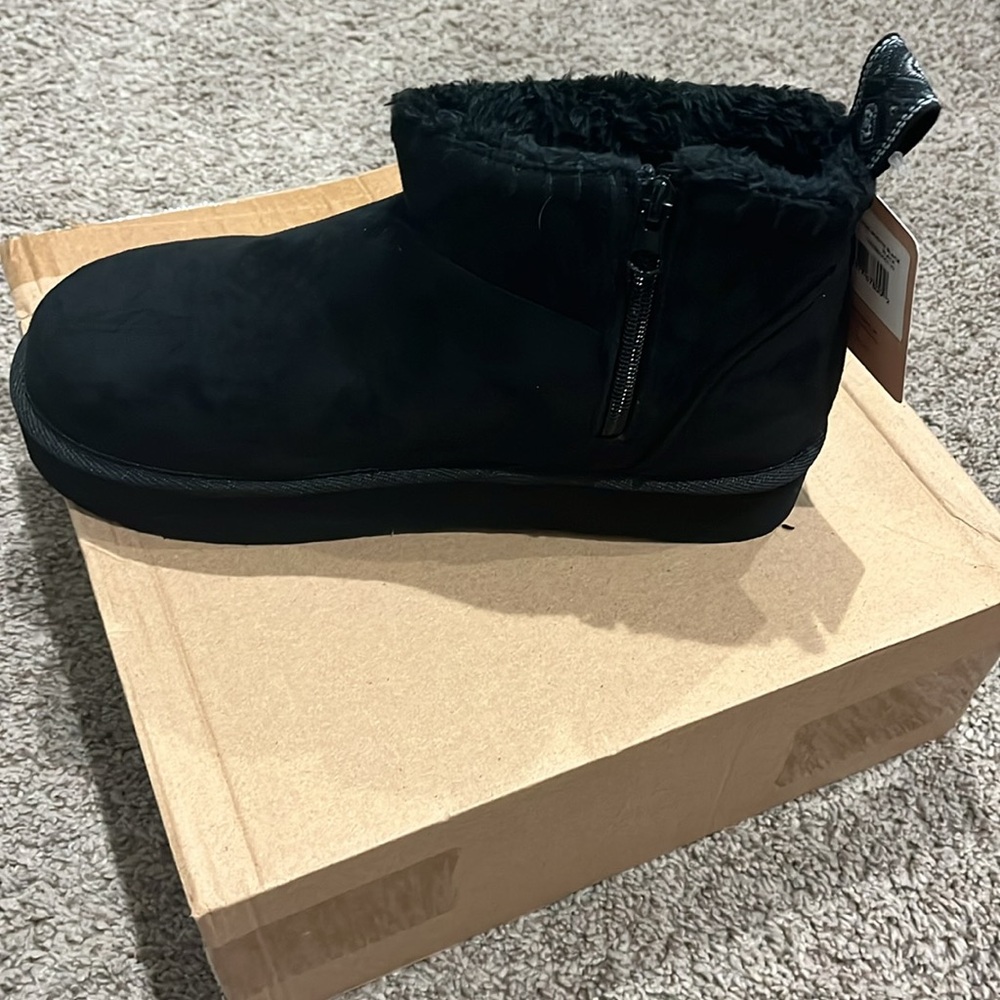 MUK LUKS Women's Augie Mini Side-Zip Cozy Booties, size 10 black